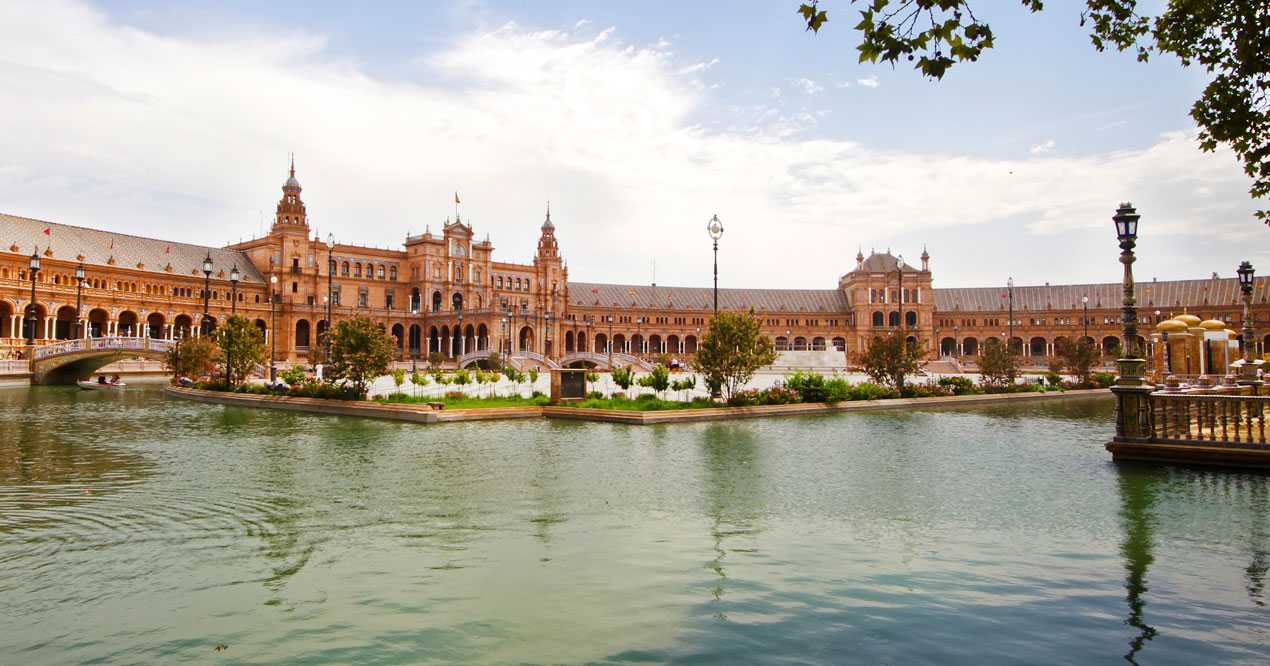 La plaza de España de Sevilla, emblemático lugar de Andalucía.